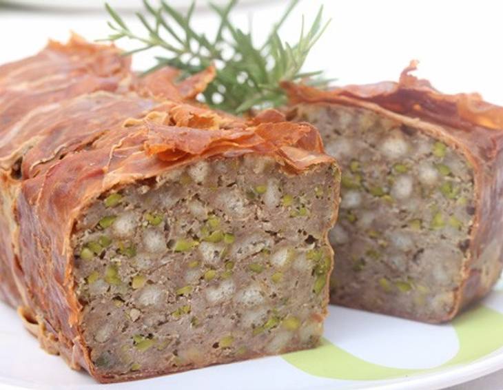 Faschierter Braten mit Pistazien Faschierter Braten mit Pistazien