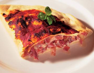 Calzone (Gefüllte Pizza) Calzone (Gefüllte Pizza)