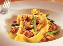 Pappardelle mit Spargel und Salsicce Pappardelle mit Spargel und Salsicce