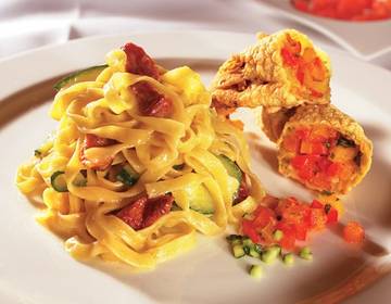 Tagliatelle mit gebackenen Zucchiniblüten Tagliatelle mit gebackenen Zucchiniblüten