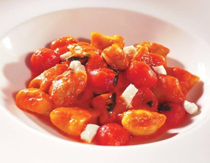 Melanzanignocchi mit Kirschtomaten und Büffelmozzarella Melanzanignocchi mit Kirschtomaten und Büffelmozzarella