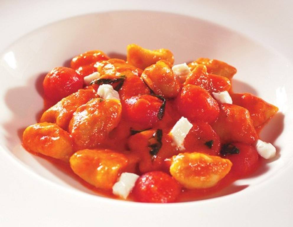 Melanzanignocchi mit Kirschtomaten und Büffelmozzarella Melanzanignocchi mit Kirschtomaten und Büffelmozzarella