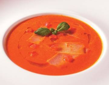 Tomatensuppe mit Pecorino und Basilikum Tomatensuppe mit Pecorino und Basilikum