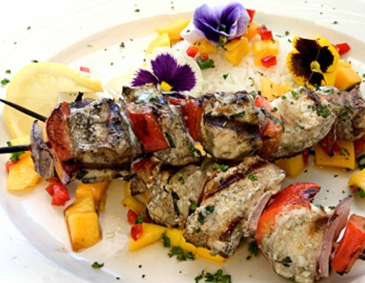Fischspieß mit Tarator-Sauce Fischspieß mit Tarator-Sauce