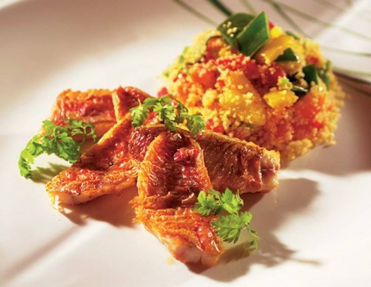 Rotbarben mit Tomaten-Paprika-Couscous Rotbarben mit Tomaten-Paprika-Couscous