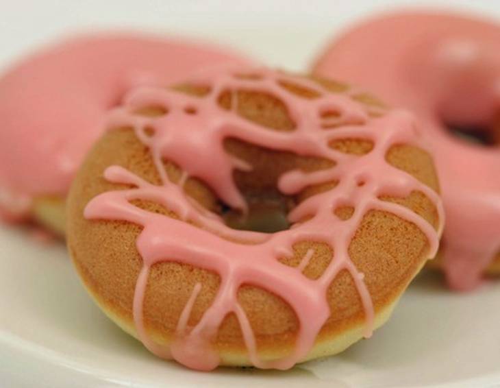 Donuts mit Punschglasur Donuts mit Punschglasur