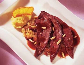 Fegato alla veneziana (Kalbsleber auf Venezianer Art) Fegato alla veneziana (Kalbsleber auf Venezianer Art)