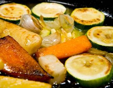 Gegrilltes Gemüse mit Olivenpesto Gegrilltes Gemüse mit Olivenpesto