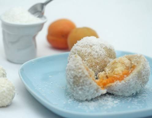 Marillen-Kokos-Knödel Rezept