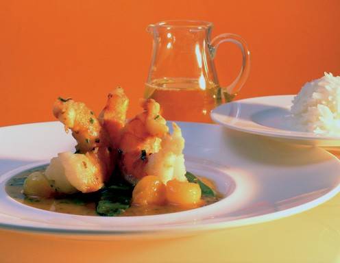 Gebratene Wildgarnelen mit Melone, Zuckerschoten, Knoblauch, Chili und ...