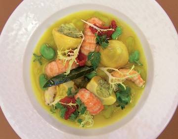 Lauwarme Flusskrebse mit Curry und gefüllten Artischocken Lauwarme Flusskrebse mit Curry und gefüllten Artischocken