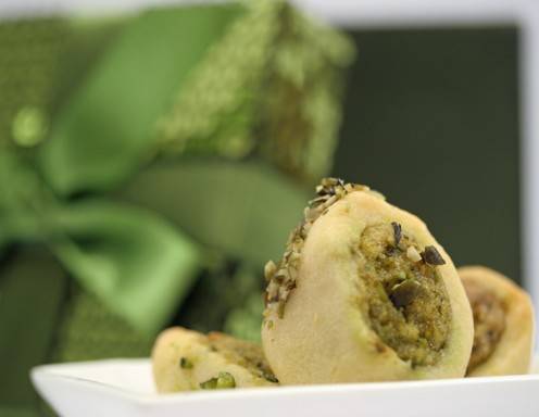 Kürbiskern-Marzipan-Röllchen Rezept - ichkoche.de