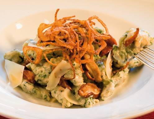 Smetana-Nockerln mit Steinpilzen und Bergkäse Rezept - ichkoche.de Smetana-Nockerln mit Steinpilzen und Bergkäse Rezept - ichkoche.de