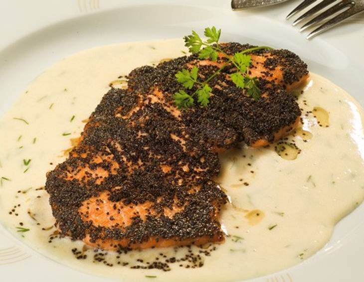 Lachsforellenschnitzel auf Dillsauce Lachsforellenschnitzel auf Dillsauce