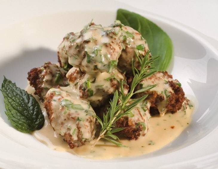 Fleischraugg`n mit Kräuterrahmsauce Fleischraugg`n mit Kräuterrahmsauce