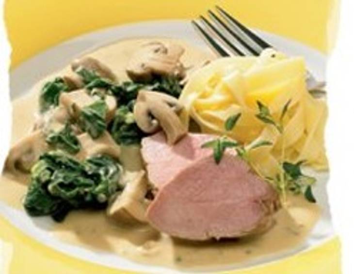 Gebratenes Schweinefilet mit Champignon Blattspinat