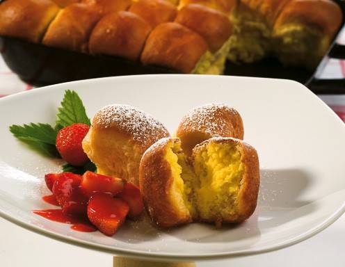 Topfenbuchteln mit Erdbeer-Ragout Rezept - ichkoche.de Topfenbuchteln mit Erdbeer-Ragout Rezept - ichkoche.de