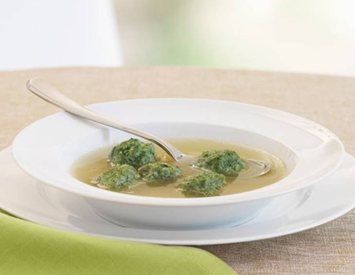 Selleriecremesuppe mit Spinatknödeln