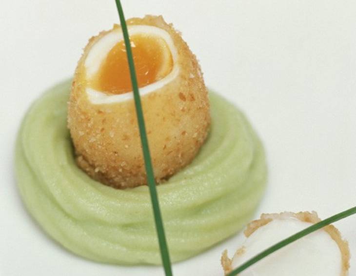 Wachtelei gebacken auf Bärlauchpüree Wachtelei gebacken auf Bärlauchpüree