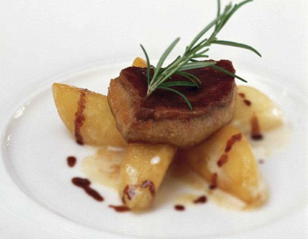 Gänseleber gebraten mit Honig-Riesling-Äpfeln Gänseleber gebraten mit Honig-Riesling-Äpfeln