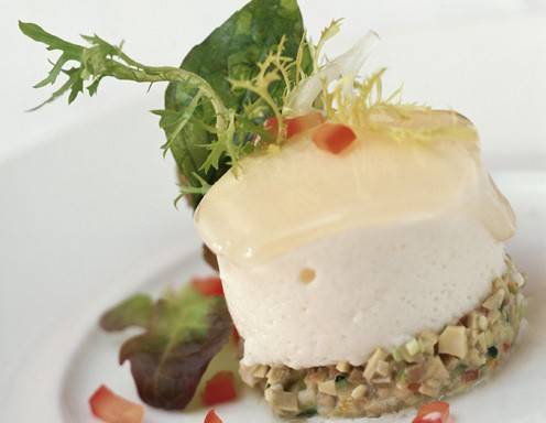 Avocadosalat mit weißem Paradeis-Mousse Rezept - ichkoche.de Avocadosalat mit weißem Paradeis-Mousse Rezept - ichkoche.de