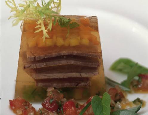 Sulz vom Limousin-Rind mit Schalotten Vinaigrette und Gartenkräutern ...