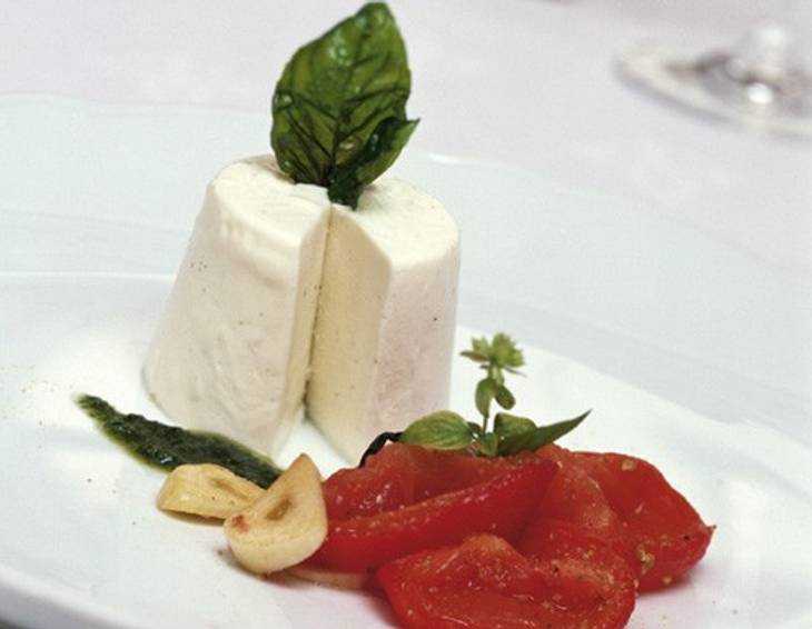 Sommer-Terrine mit Schaffrischkäse und Ofenparadeiser Sommer-Terrine mit Schaffrischkäse und Ofenparadeiser