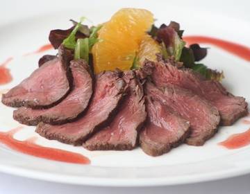 Känguru-Steaks mit Zwetschkensauce Känguru-Steaks mit Zwetschkensauce