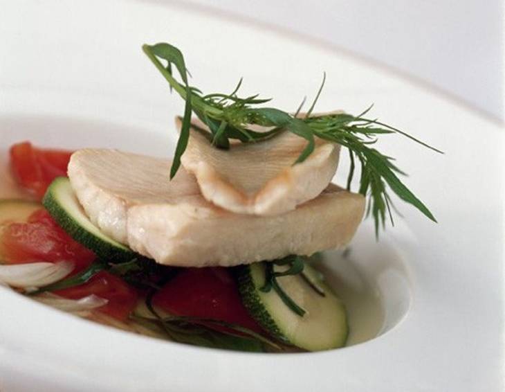 Äsche gedämpft auf Zucchini und Paradeiser in Grünem Veltliner Äsche gedämpft auf Zucchini und Paradeiser in Grünem Veltliner