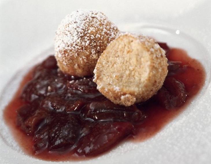 Topfenknödel mit Zwetschkenröster Topfenknödel mit Zwetschkenröster