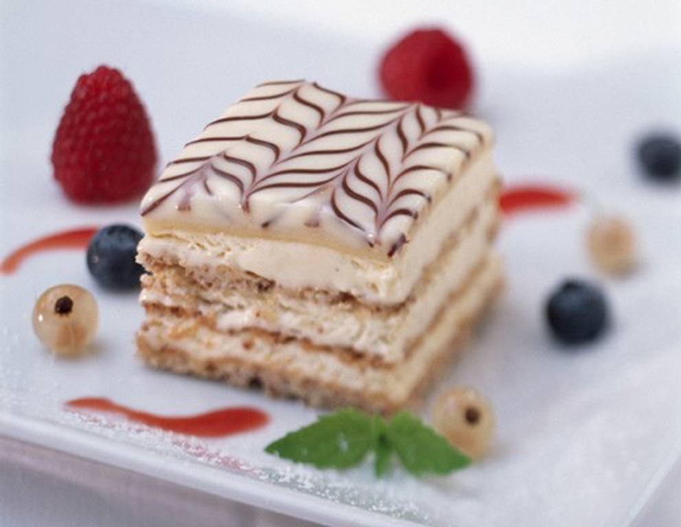 Esterházy-Parfait mit Waldbeeren Esterházy-Parfait mit Waldbeeren