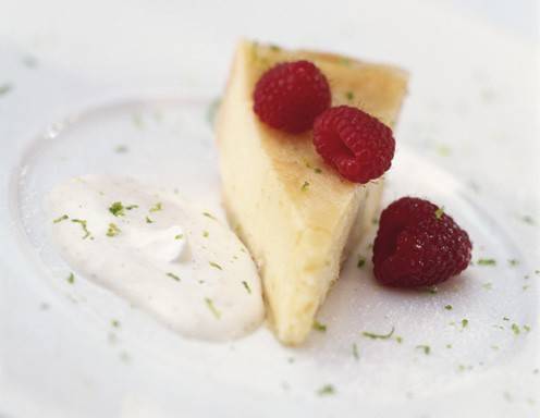 Limetten-Torte mit Himbeeren