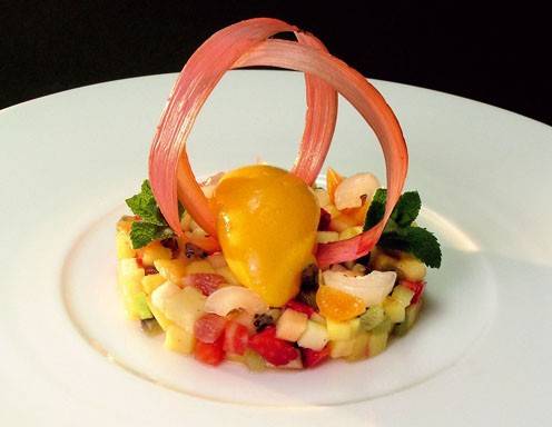 Exotisches Früchte-Tartare mit Mangosorbet