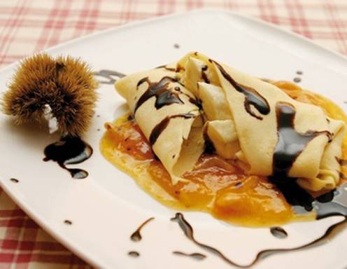 Crêpes mit Kastaniencréme und Apfelpüree Rezept - ichkoche.de Crêpes mit Kastaniencréme und Apfelpüree Rezept - ichkoche.de