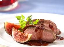 Lammrückenfilets mit pikanter Feigen-Portwein Sauce Lammrückenfilets mit pikanter Feigen-Portwein Sauce