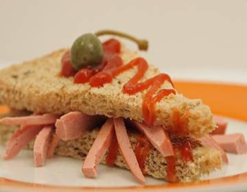 Toast mit Wurmfüllung Toast mit Wurmfüllung