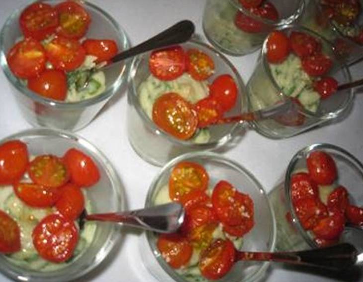 Angetrocknete Paradeiser auf Artischocken Rucola Pürree Angetrocknete Paradeiser auf Artischocken Rucola Pürree