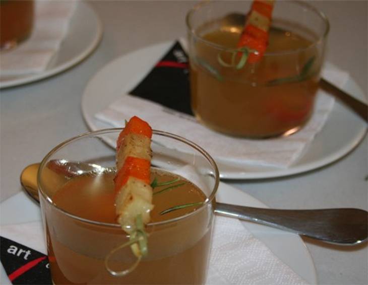 Ganslsuppe mit Gemüsespießchen Ganslsuppe mit Gemüsespießchen