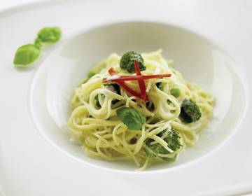 Brokkoli-Spaghetti mit Gorgonzola-Basilikum-Sauce