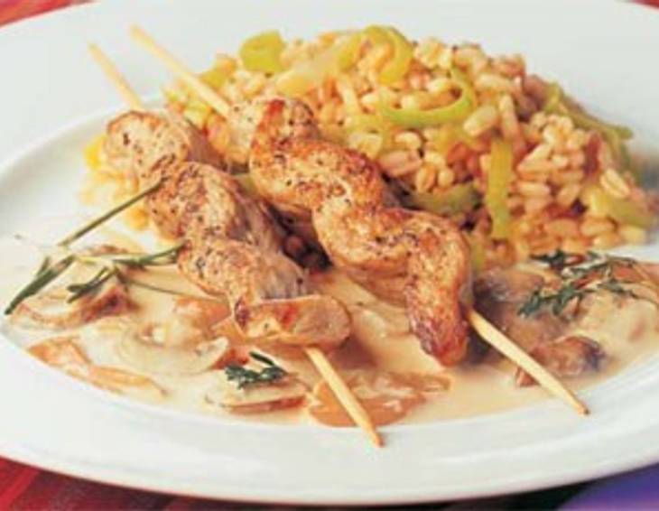 Schweinefilet-Spieße auf Waldpilzen Schweinefilet-Spieße auf Waldpilzen