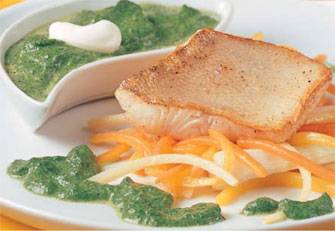Zander auf Wurzelgemüse mit Cremespinat und Basmatireis Rezept ... Zander auf Wurzelgemüse mit Cremespinat und Basmatireis Rezept ...