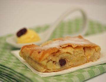 Strudel mit Birnentopfenfüllung