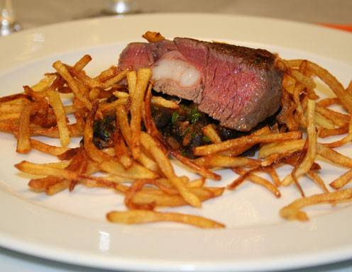 Filet Mignons mit Tigergarnele gefüllt auf schwarzer Bohnensauce und ... Filet Mignons mit Tigergarnele gefüllt auf schwarzer Bohnensauce und ...