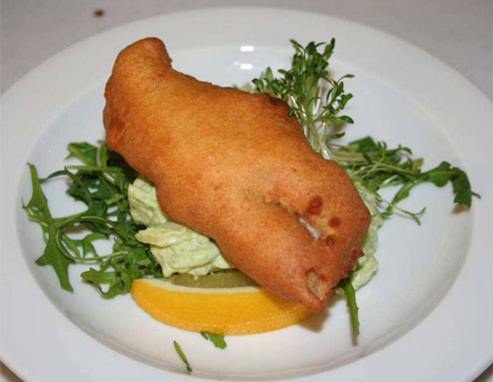 Karpfen im Schwarzbierteig mit grünem Kartoffelsalat Karpfen im Schwarzbierteig mit grünem Kartoffelsalat