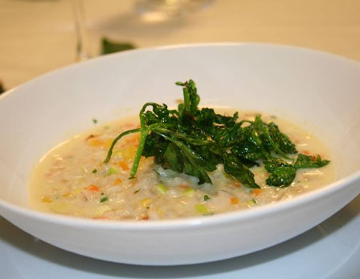 Bündner Gerstlsuppe mit frittierter Petersilie Bündner Gerstlsuppe mit frittierter Petersilie