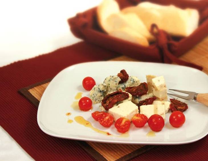 Rambol Crème Nuss und Saint Agur mit Tomaten Rambol Crème Nuss und Saint Agur mit Tomaten