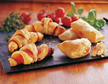Blätterteig-Kipferl mit Schinken Blätterteig-Kipferl mit Schinken