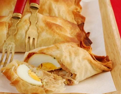 Teigtaschen mit Thunfisch, Ei und QimiQ Rezept - ichkoche.at Teigtaschen mit Thunfisch, Ei und QimiQ Rezept - ichkoche.at