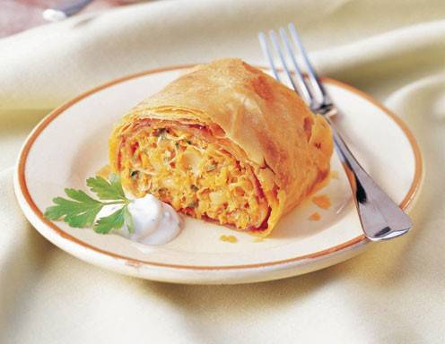 Sauerkrautstrudel mit Käse und Wurzelspeck Rezept - ichkoche.at