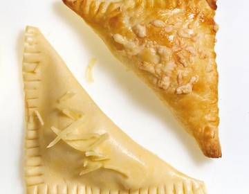 Blätterteig gefüllt mit Tomaten und Mozzarella Blätterteig gefüllt mit Tomaten und Mozzarella